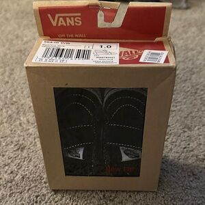 Vans Infant Sk8-Hi Crib Shoes in Black and White
